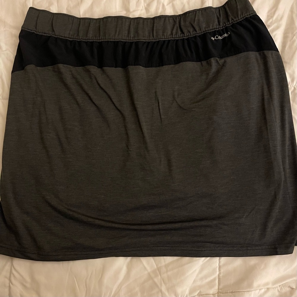 Columbia XL gray/black women’s skirt/under shorts.